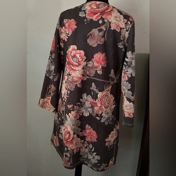 Anthropologie Solitaire Brown Suede Large Floral
Open Front Kimono Jacket - Picture 6 of 13